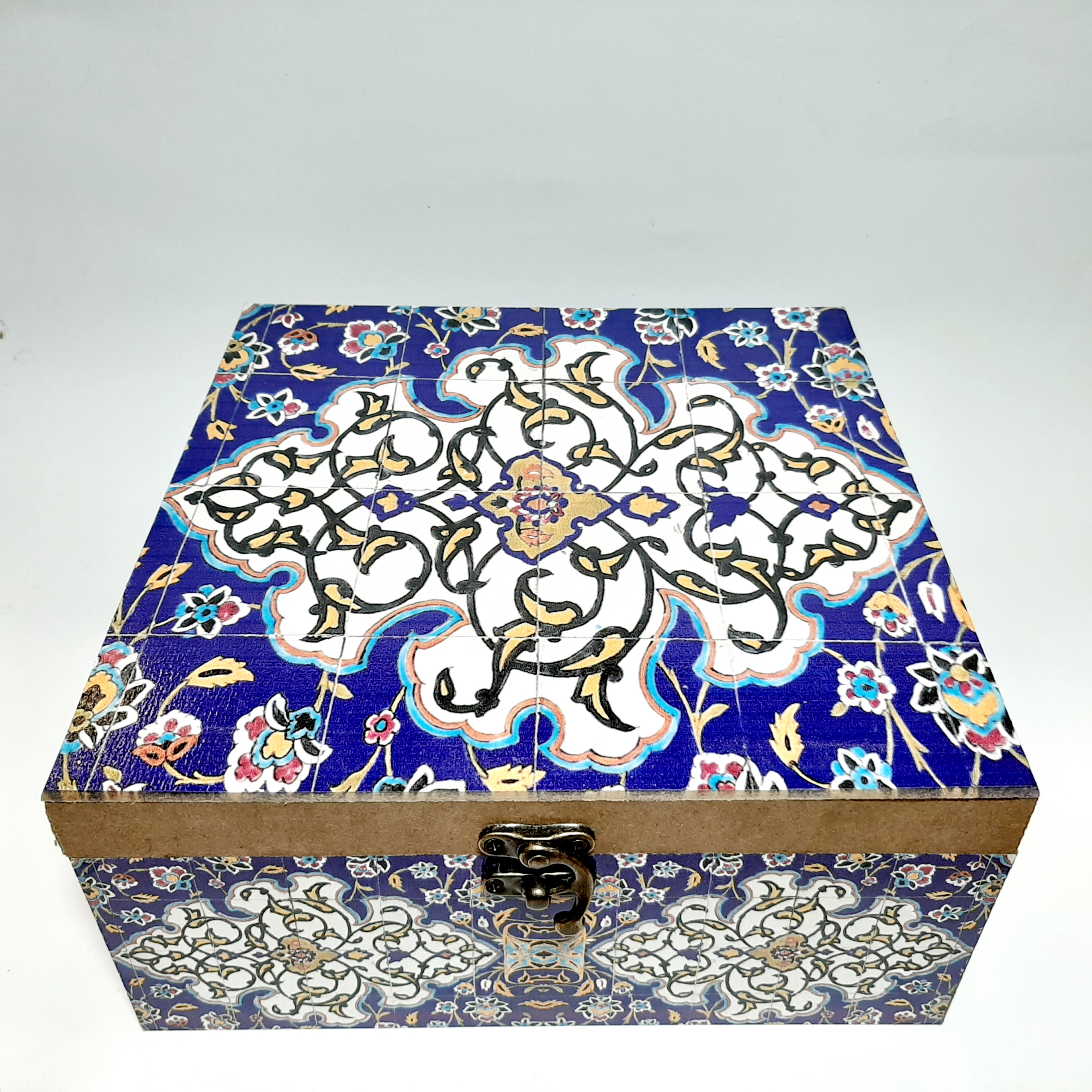 باکس چوبی مربع بزرگ کد ۲۰